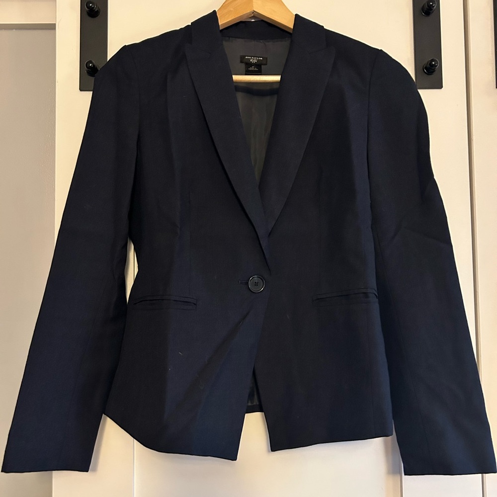 Women’s charcoal grey Ann Taylor Pant Suit, 2P